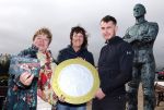 ISLE OF MAN POST OFFICE AND TREASURY PRESENT STEVE HISLOP 120MPH ANNIVERSARY COIN TO THE HISLOP FAMILY